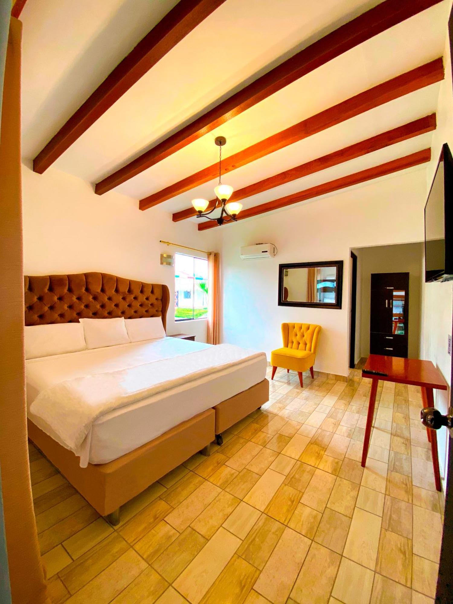 Hotel Resort Thiago Чинча-Альта Екстер'єр фото